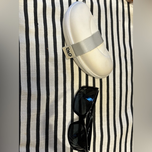 LIGHTLY used DOLCE AND GABBANA black sunglasses. ORIGINAL box included. - Picture 2 of 9